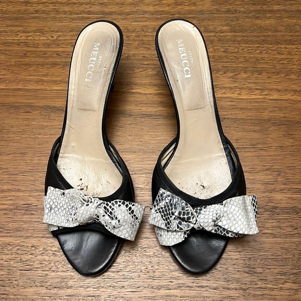 Sesto Meucci bow sandals 